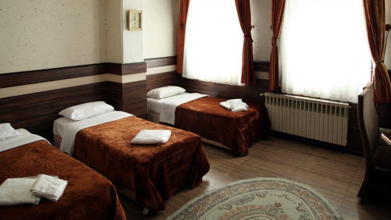 سوئیت سه تخته هتل نگین جی اصفهان